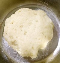美味牵牛之恋蛋黄酥做法图解3)