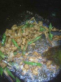 味道不错的木耳炒肉做法图解6)