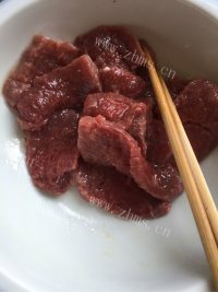 香气浓郁的牛排做法图解2)