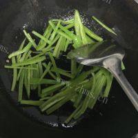 家常菜青椒炒肉丝做法图解7)