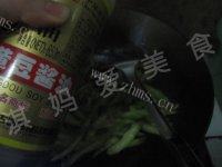 家常菜西芹炒肉丝做法图解7)