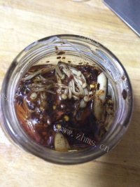 热腾腾的红油金针菇做法图解4)