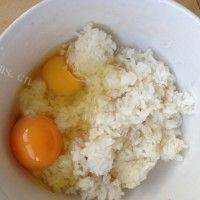 自己做的米饭鸡蛋饼做法图解1)