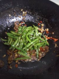 清爽可口的干煸四季豆做法图解6)