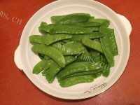 家常菜腊肉炒荷兰豆做法图解4)