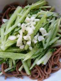 色香味俱全的凉拌蕨根粉做法图解2)