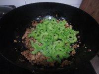 香鲜至极的肉末苦瓜