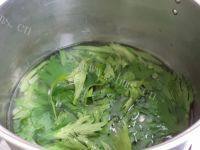 芹香黑木耳做法图解3)