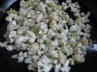 经典的菜花炒肉做法图解2)