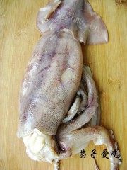 美味的青椒爆花枝做法图解1)
