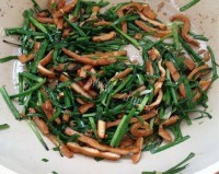 家常菜香干炒韭菜做法图解9)