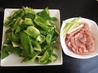 让人怀念的青椒炒肉做法图解2)