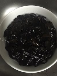 美味佳肴般的木耳炒鸡蛋做法图解1)
