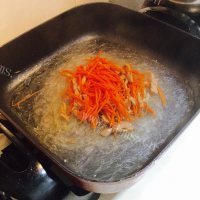 美味的胡萝卜炒粉丝做法图解9)