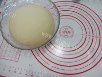 自制香肠面包做法图解5)
