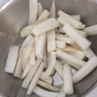 自制酸萝卜做法图解1)