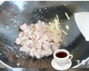 可口的芹菜炒牛肉做法图解5)