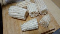 美味的玉米排骨汤做法图解3)