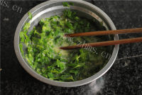 助消化的芹菜叶鸡蛋饼做法图解3)