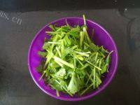 家常菜芹菜拌木耳做法图解3)