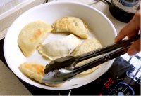 美味的菜盒子做法图解7)