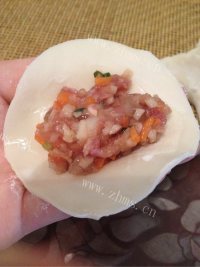 好吃的虾仁牛肉水饺做法图解10)