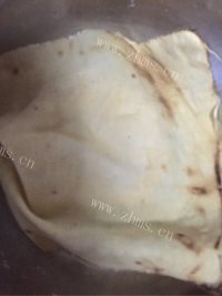 唇齿留香的鸡蛋灌饼做法图解3)