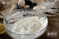 美味的蓝莓奶油电饭煲蛋糕做法图解3)