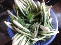 家常菜虾皮小白菜做法图解1)
