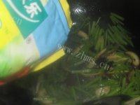 家常菜香菇芹菜做法图解7)