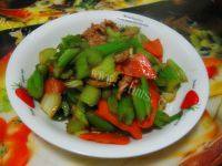 家常菜西芹炒肉