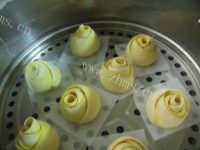自制黄玫瑰馒头做法图解6)