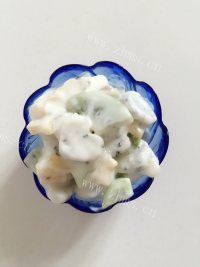 喷香的水果酸奶沙拉做法图解7)