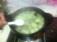 浓郁冬瓜排骨薏米汤做法图解8)