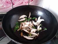 家常香菇豆泡炒土豆片做法图解7)