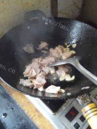 家常菜菜花炒肉做法图解5)