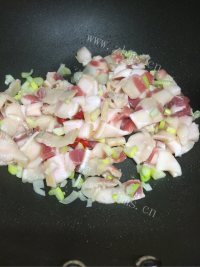美味的菜花炒肉做法图解3)