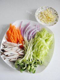 自制蔬菜炒面做法图解1)