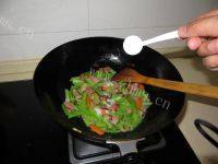 家常菜芹菜炒腊肉做法图解5)