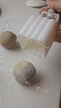 自制广式月饼做法图解4)