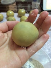 美味的椒盐五仁月饼做法图解8)
