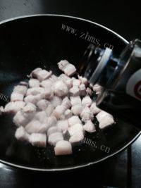 家常菜黄豆红烧肉做法图解7)
