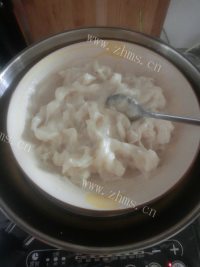 食欲满满的榴莲糯米糍做法图解4)