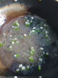 美味的木耳菜肉片汤做法图解4)