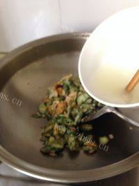 诱人的鸡蛋炒秋葵做法图解8)