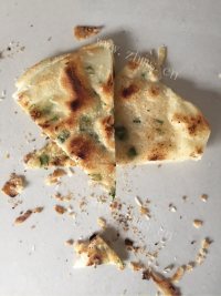 美味的自制简易葱油饼做法图解6)