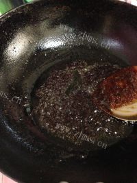 回味无穷的酱爆鸡丁做法图解11)