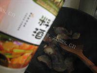 家常菜腊肉炒芹菜做法图解3)