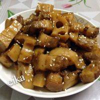 家常菜五花肉炖莲藕