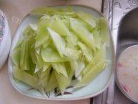 味道不错的莴笋炒肉做法图解3)